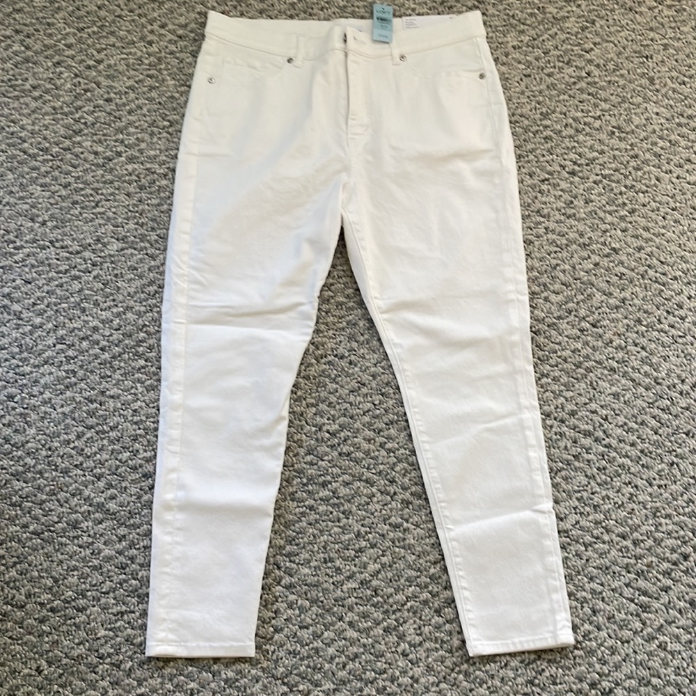 NWT: Loft mid rise skinny white jeans in 31 petite
